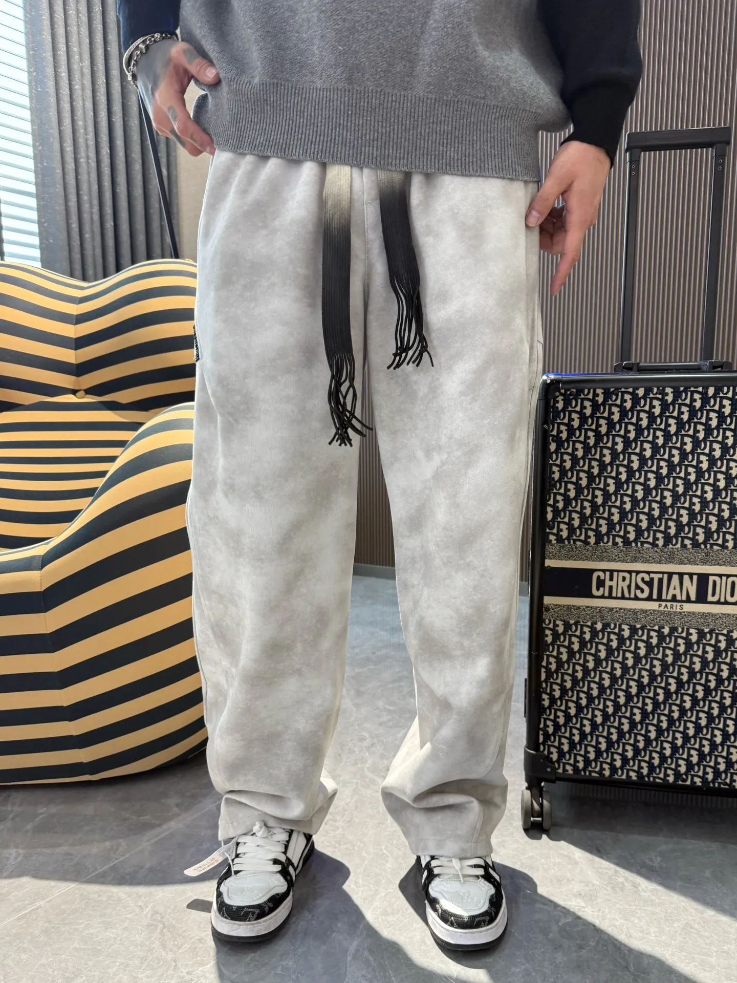 Balenciaga 🆕2026 Autumn and Winter New Arrival Casual Pants! The official website will be released simultaneously. Brand Classic LOGO casual pants, customized fabrics, excellent comfort and strong touch. Highly recognisable, perfect appearance and craftsmanship. Size:M-3XL